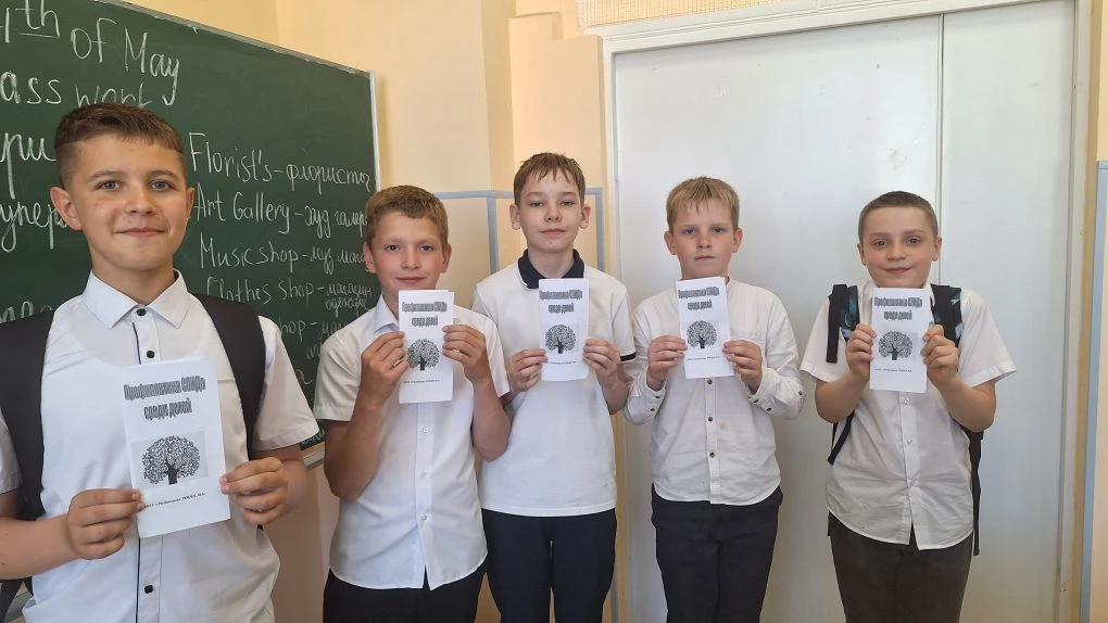 📍Акция «Здоровый выбор — наше будущее»  14 мая в школе прошла акция ко Дню борьбы со СПИДом.   Учени