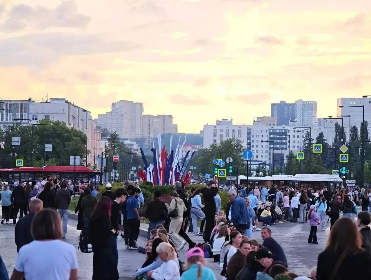 Очень атмосферная и теплая обстановка на эспланаде в Перми