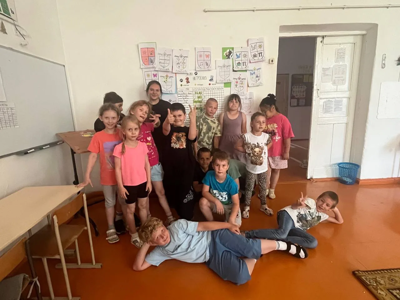 Шестой день в лагере — День семьи: гербы, игры и тёплые истории! ❤️🎨👨‍👩‍👧‍👦

Сегодня в нашем пр