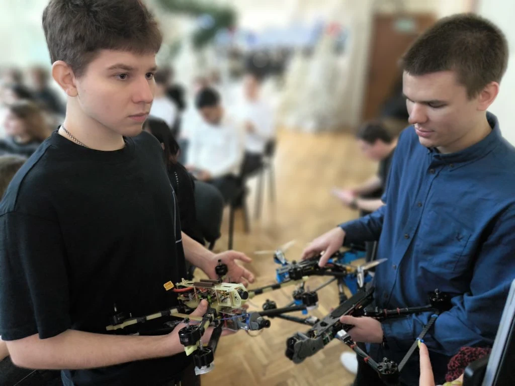 14.01 представители КубГУ провели встречу с обучающимися 11х классов. Пригласили желающих посвятить 
