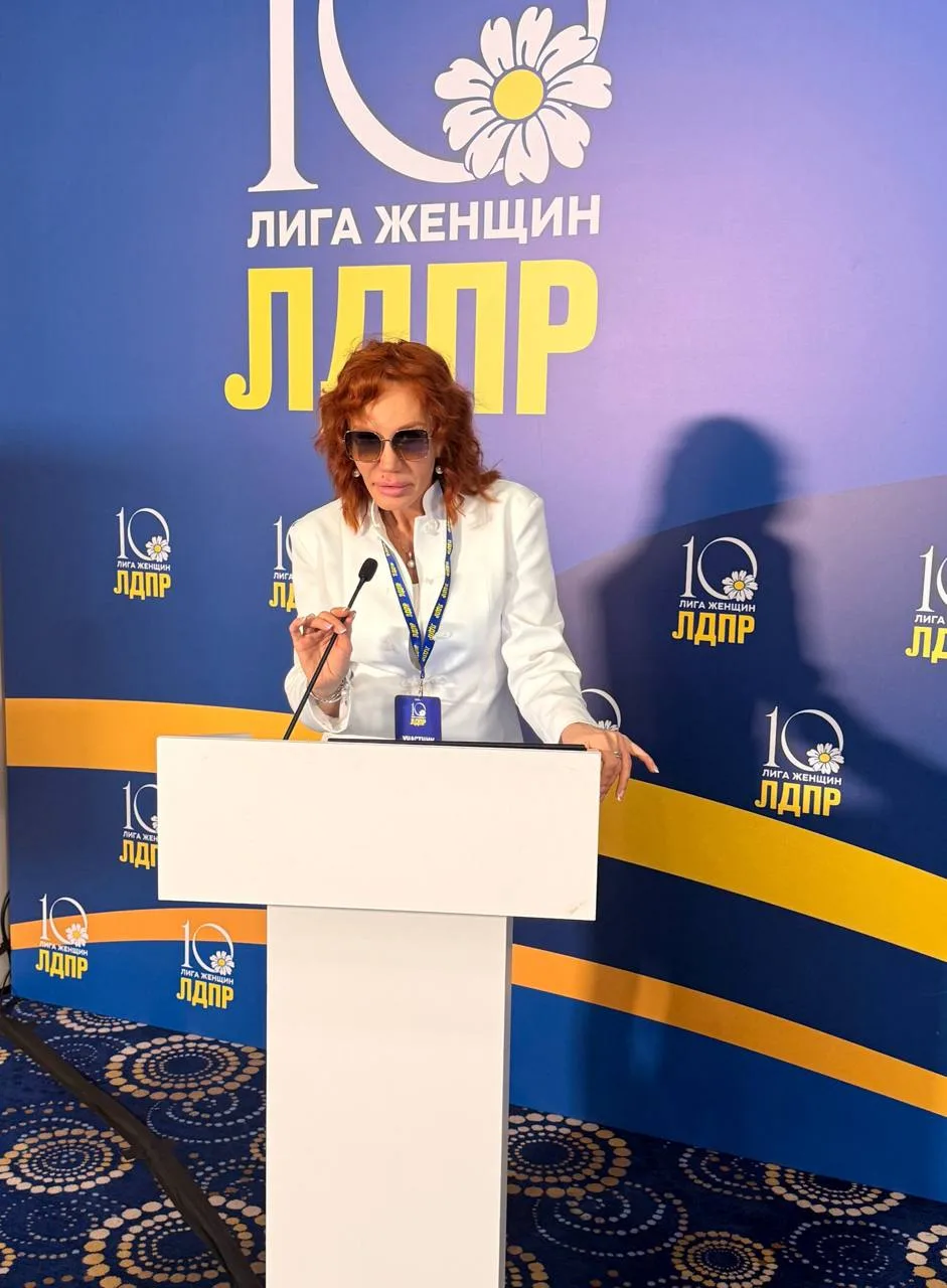 Должна быть в курсе ,
