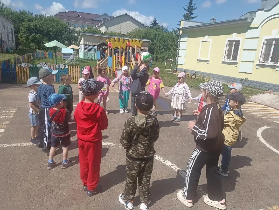 День спортивных игр и эстафет — прошёл на ура! Ребята соревновались в ловкости, сноровке и выносливо