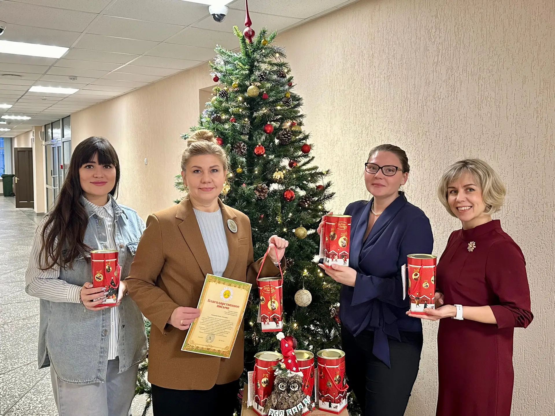 "Волшебные традиции"
⁣
Каждый год в преддверии новогодних праздников к нам в агентство приезжают сот