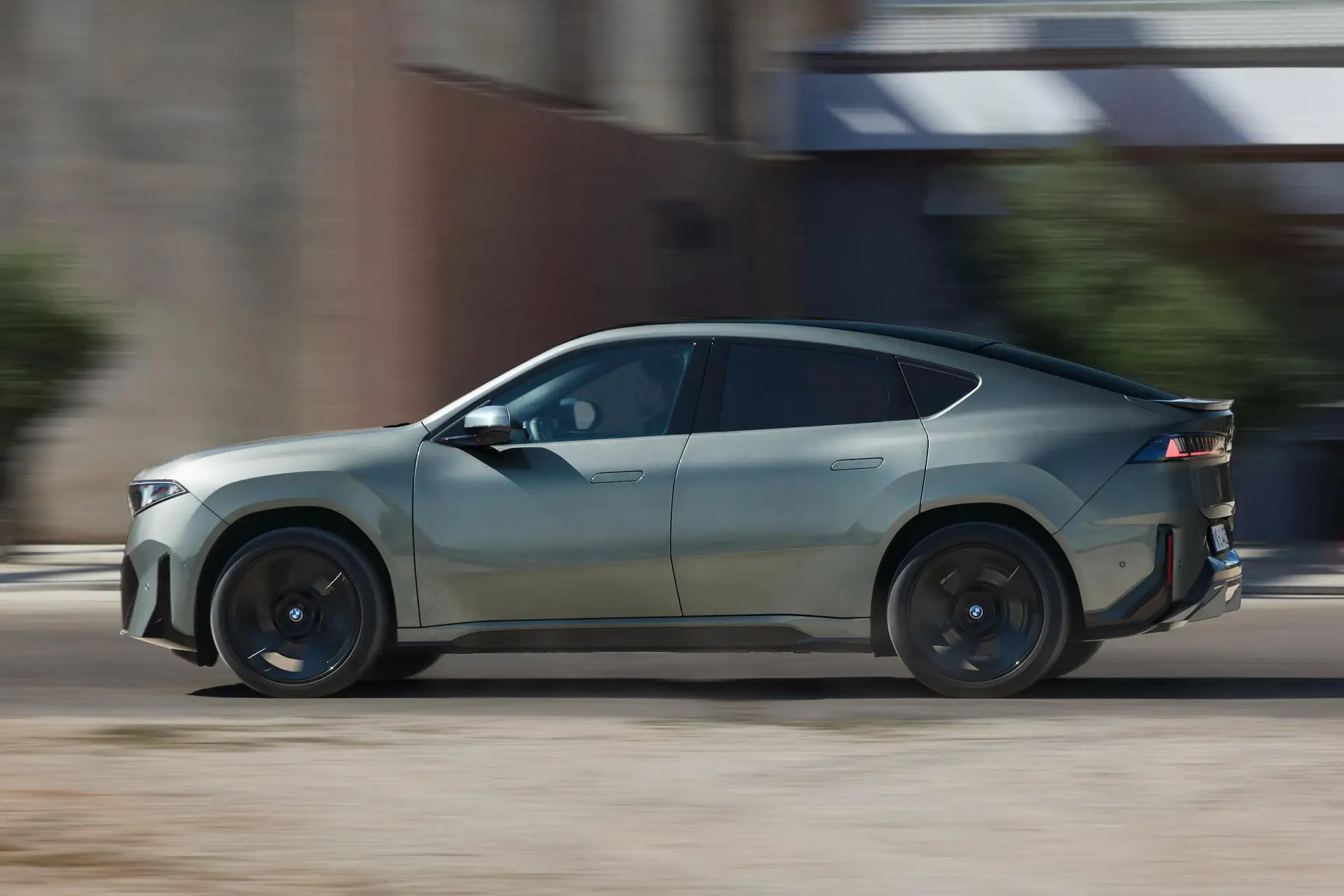 Семейство Neue Klasse растёт и множится: представлен кросс-купе BMW iX4