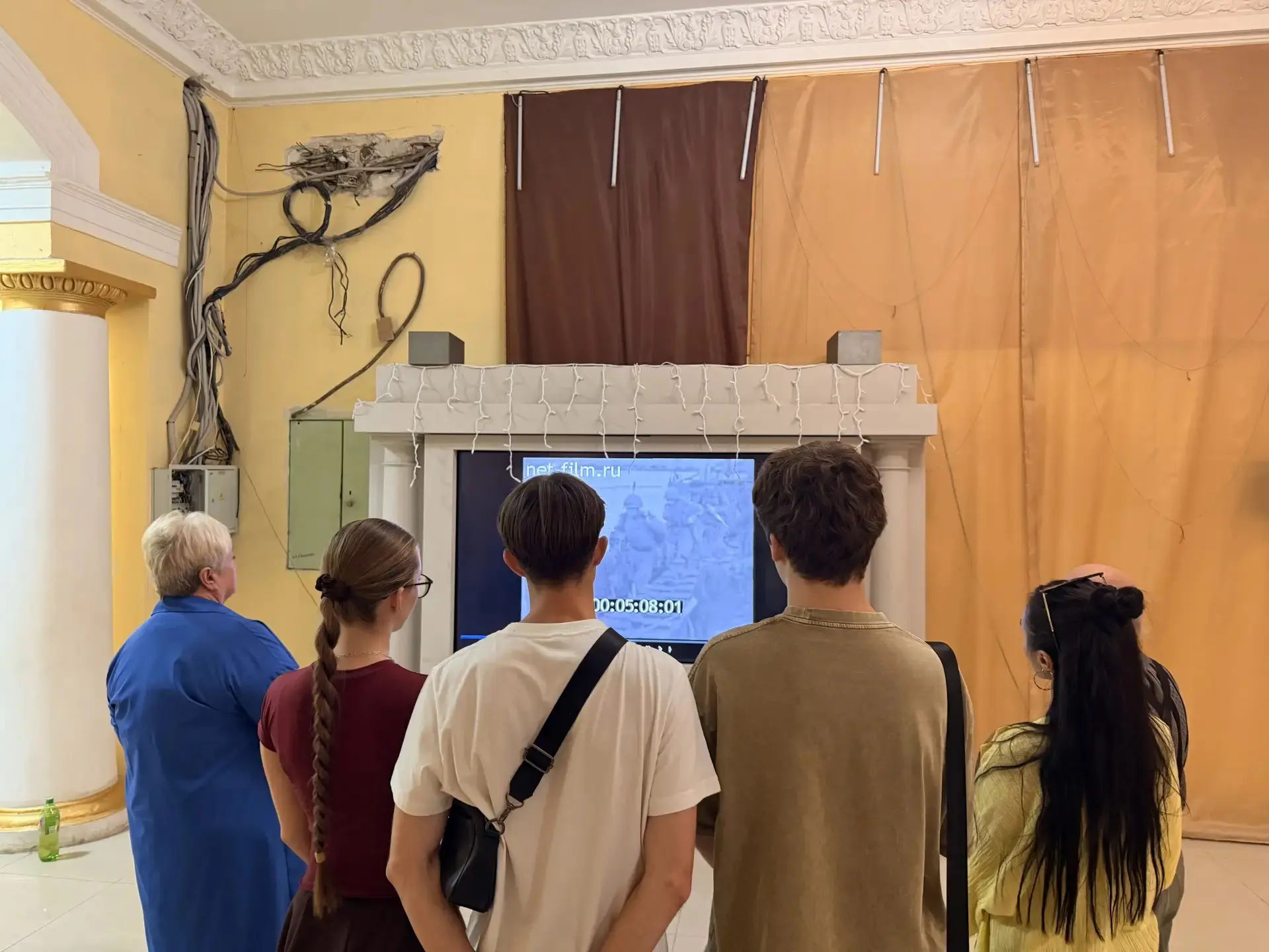 Сегодня в Харцызском городском Дворце культуры состоялся коллективный просмотр документ...