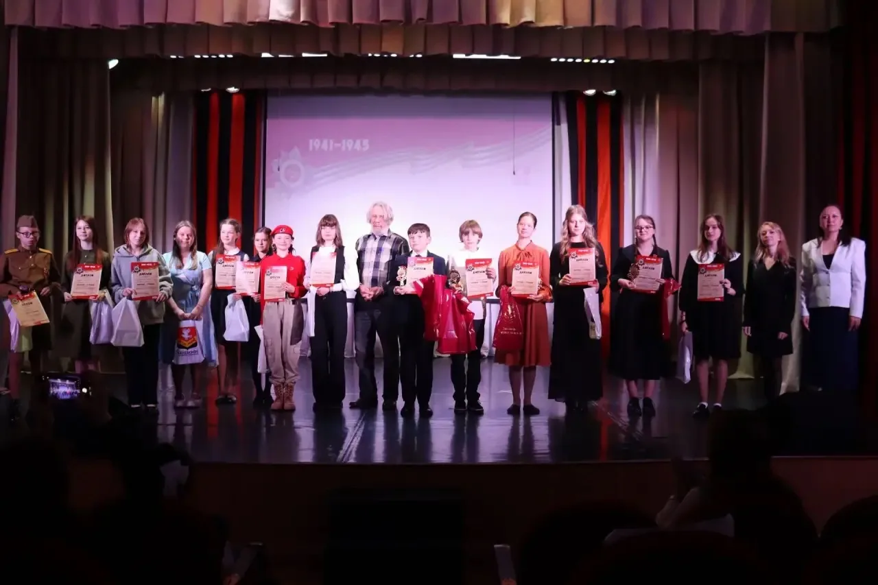 🎖️ГОЛОСАМИ БУДУЩЕГО О ГЕРОИЧЕСКОМ ПРОШЛОМ 🎤  5 мая в Янинском культурно-досуговом центре прошёл VI м