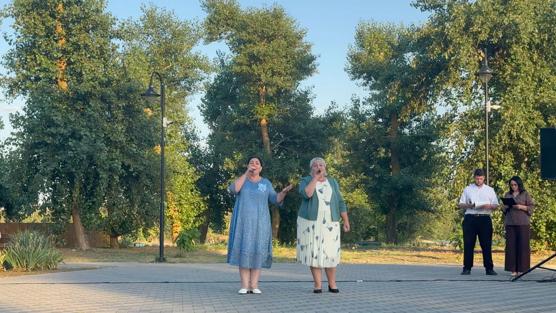 Семья – это основа общества. Благополучие, крепость семьи, устойчивость семейно-брачных отношений яв