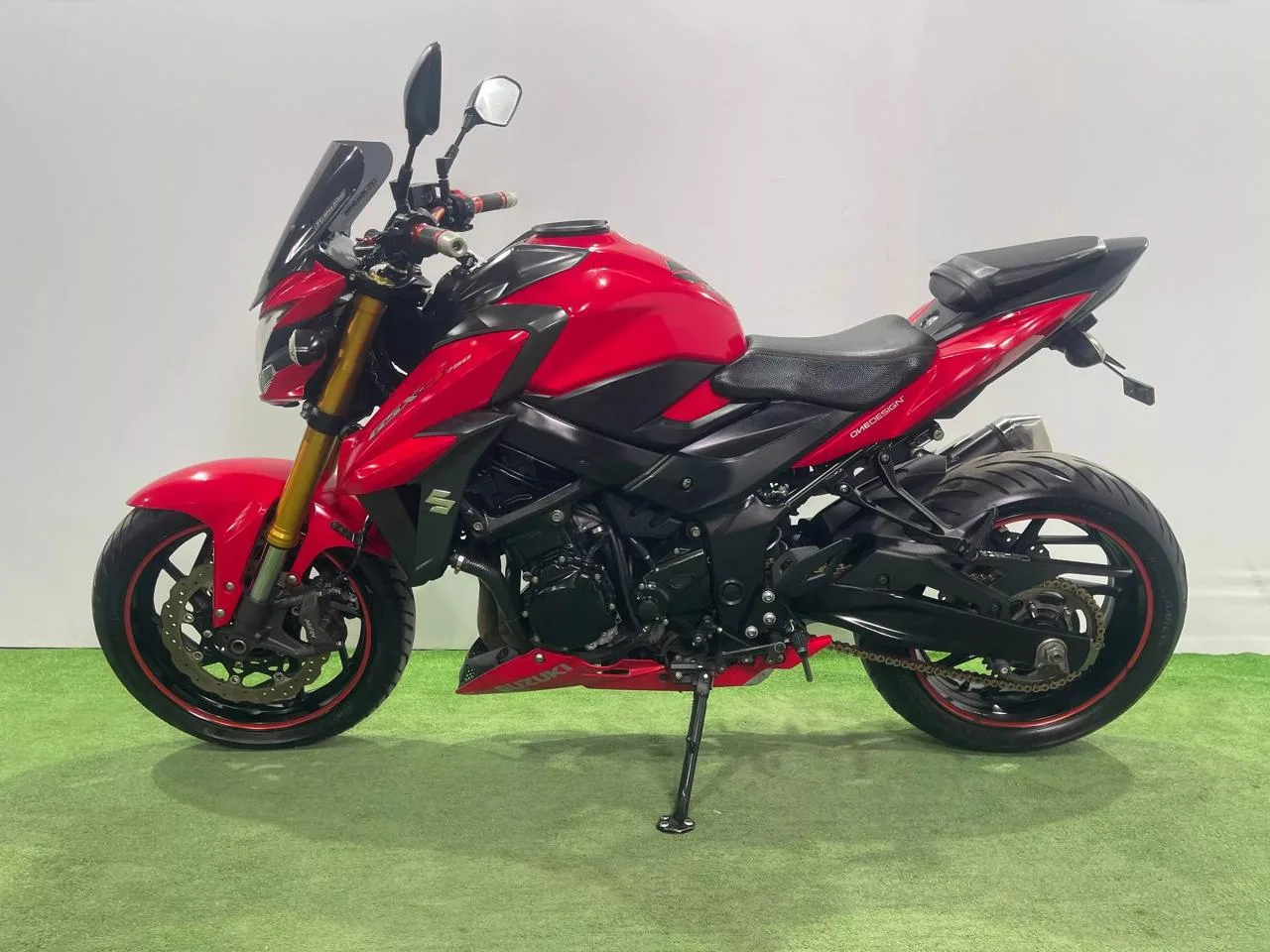 SUZUKI GSX-S750 в наличии во Владивостоке  Характеристики:  - 2017 год - объем 750 см3 - Аукцион JBA