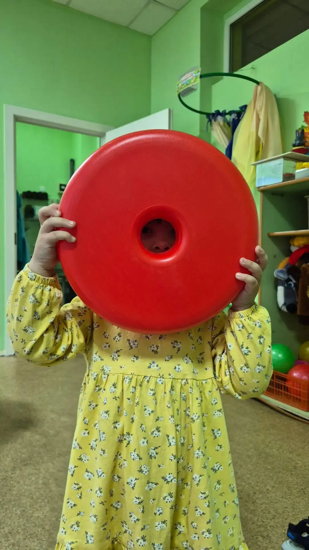 Наши малыши продолжают знакомиться с новым миром детского сада! 🧸🪶