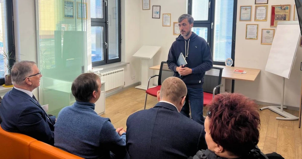 ☝ Предприниматели и правительство округа обсудили пути решения проблем, сообщает ИА "Чу...