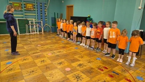 В группе «Солнышки» прошло увлекательное физкультурное занятие, посвящённое играм и упр...