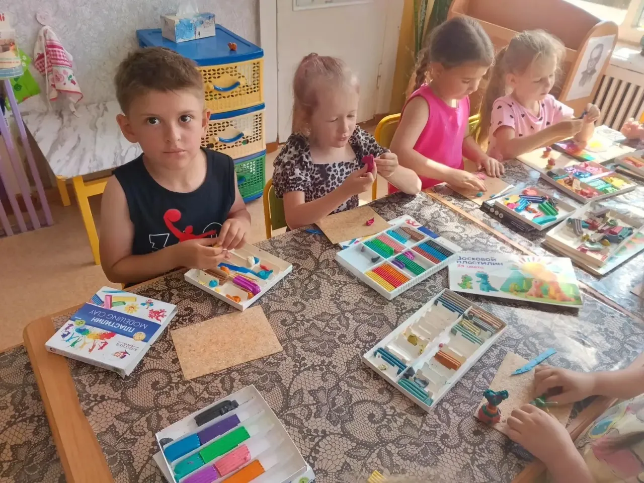 🎂 «День торта» в группе «Ромашки»! 🎂

Сегодня ребята стали настоящими кондитерами — лепили из плас