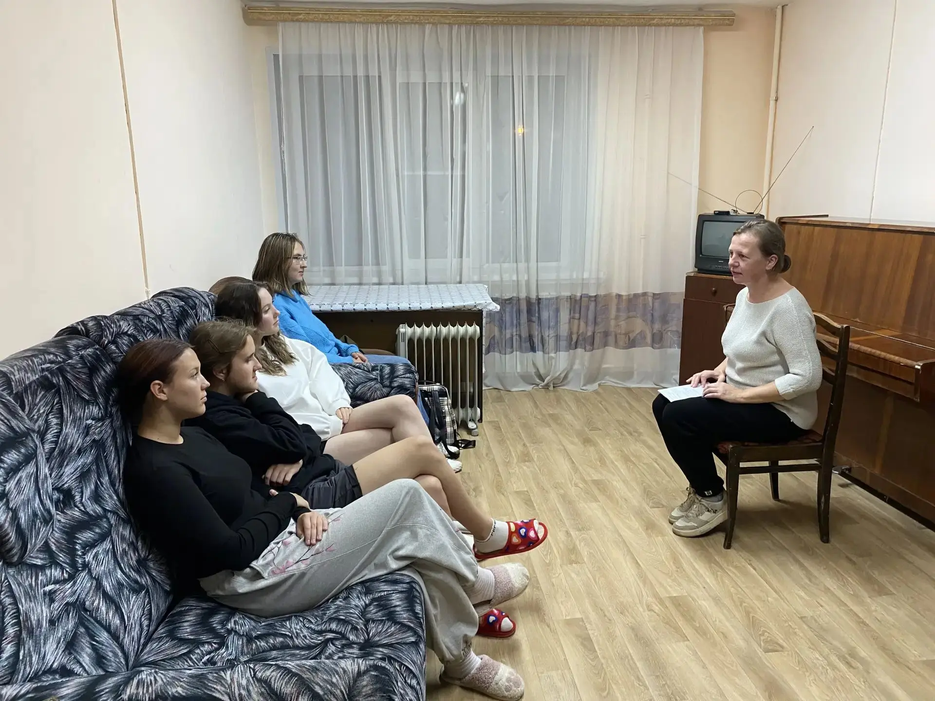 🏫 Вечерний рейд куратора: не просто проверка, а разговор по душам!