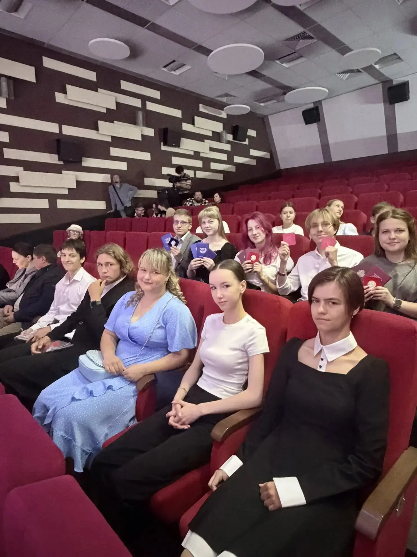 В Бронницах чествовали лучших выпускников✨️

1️⃣7️⃣ июля в культурно-досуговом центре «Бронницы» сос