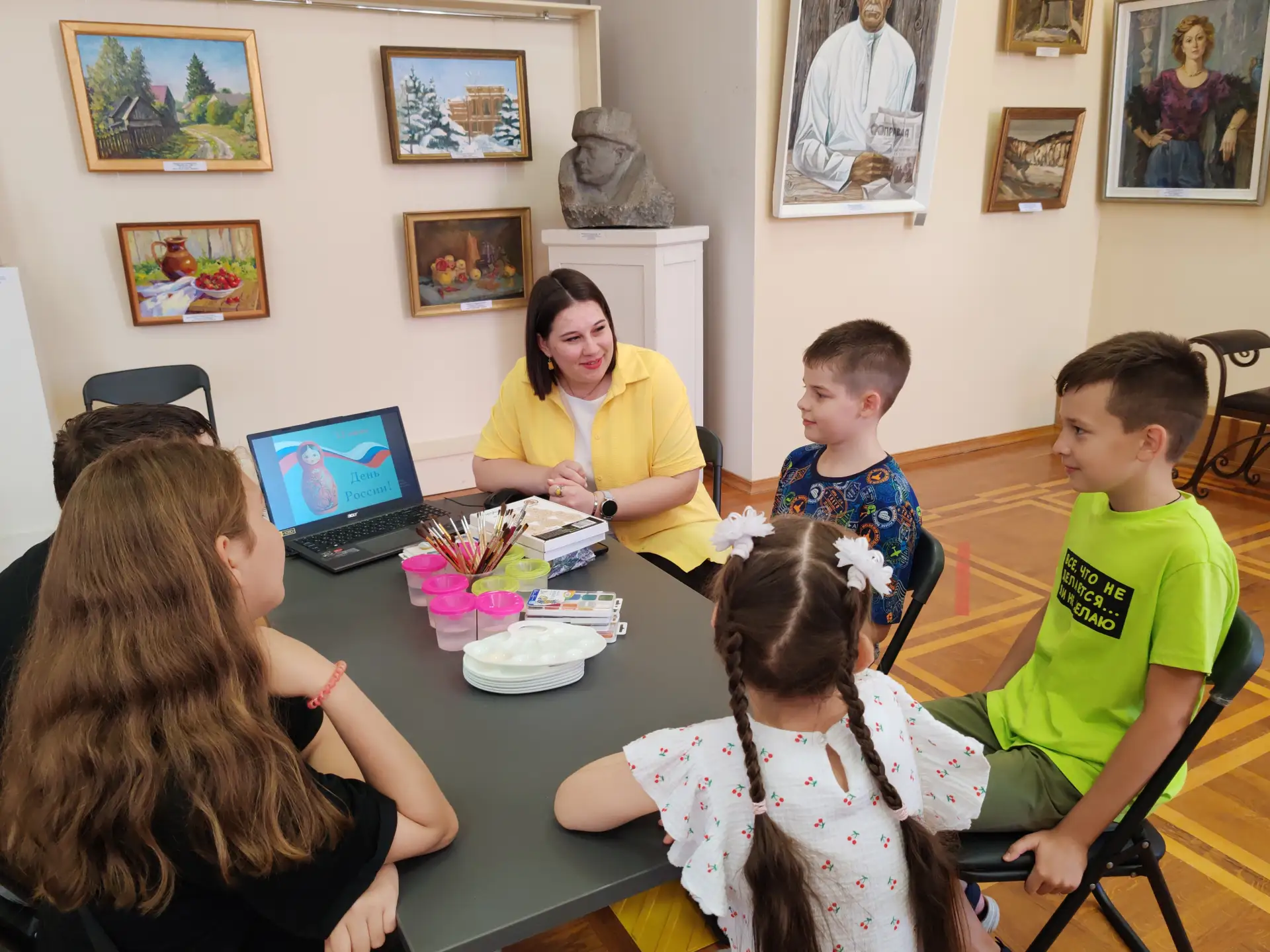 Творим вместе: мастер-класс «Распиши матрешку» 🎨❤

Накануне Дня России у нас состоялся яркий мастер