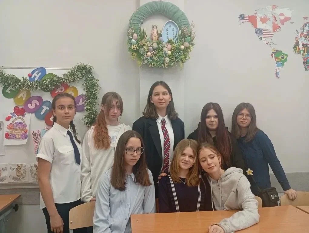 Как прошел первый день Недели иностранных языков? 👀  🐰 Одним из событий дня стала выставка, посвящён