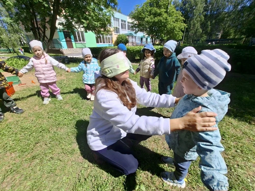 В рамках акции "Поиграем с мамой" воспитанники совместно с мамами приняли участие в игр...