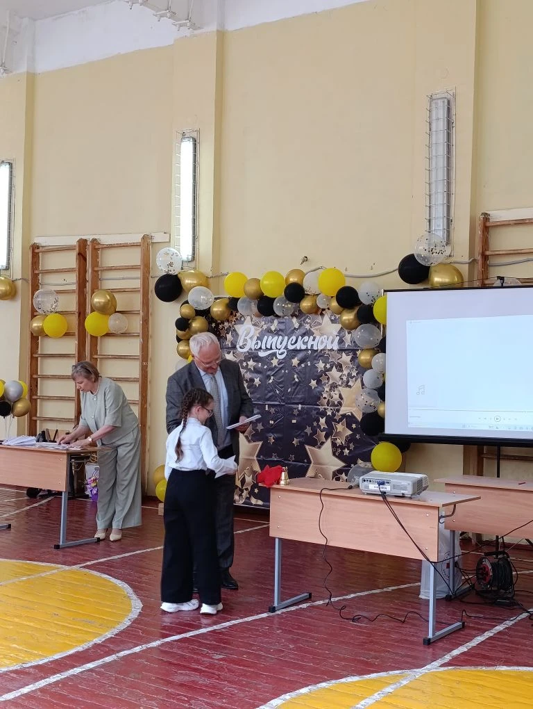 🎓В МКОУ «Нижнемордокская СОШ» состоялась торжественная линейка, посвященная завершению...