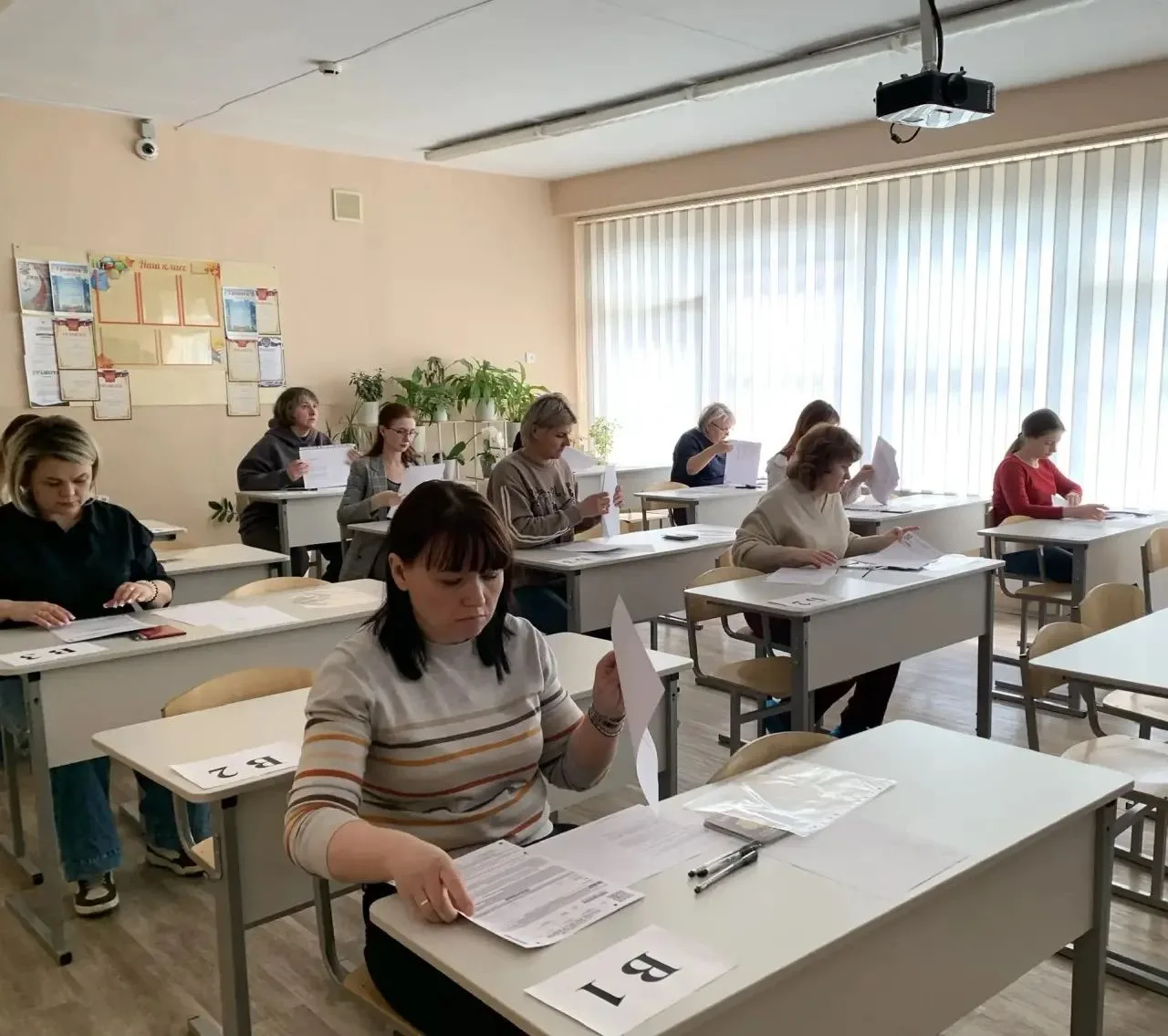 ⁉️Каково это — сидеть за партой, когда за окном кипит жизнь, а в голове — десятки правил и страх чис