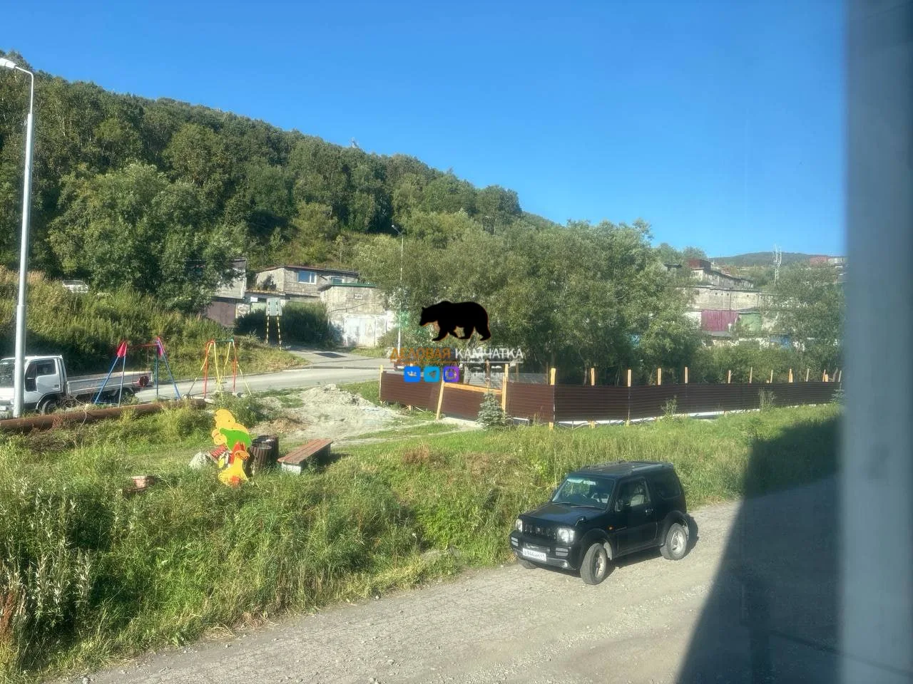 Детские площадки утонули в бетоне