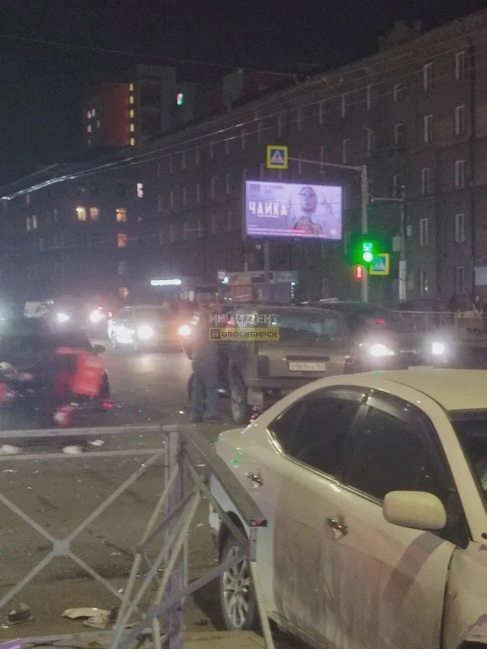 🚗 В Новосибирске у НГТУ столкнулись три автомобиля