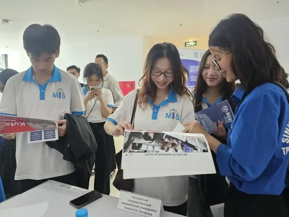 🇷🇺🇻🇳 Директор Института информационной и медиабезопасности принял участие в III Форум ректоров росси