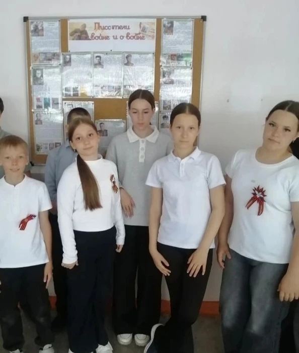 Открытие  школьного стенда "Писатели на войне и о войне: память, которую нельзя забыть".  📍В преддве