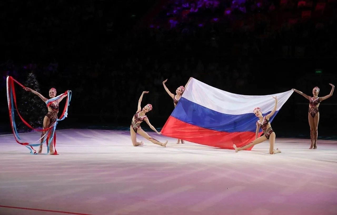 Российские гимнасты теперь смогут выступать на международных турнирах под своим национальным флагом 
