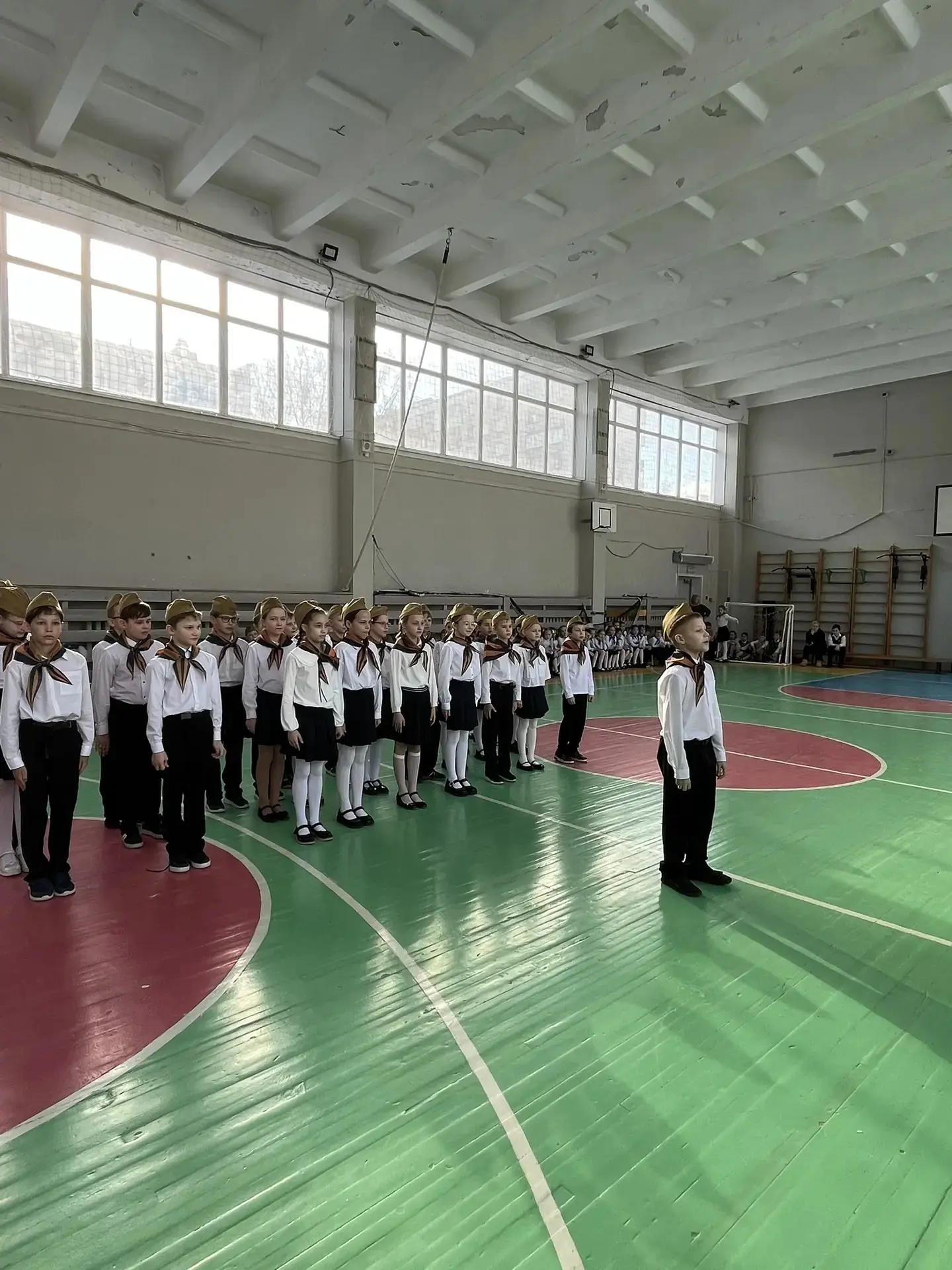 Сегодня прошли смотры строя и песни у 3-4 классов. Каждый взвод был награждён за победу в одной из н