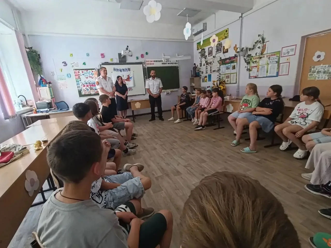 Урок мужества от хранителей традиций.

Ко Дню памяти и скорби казаки Кабардинского хуторского казачь