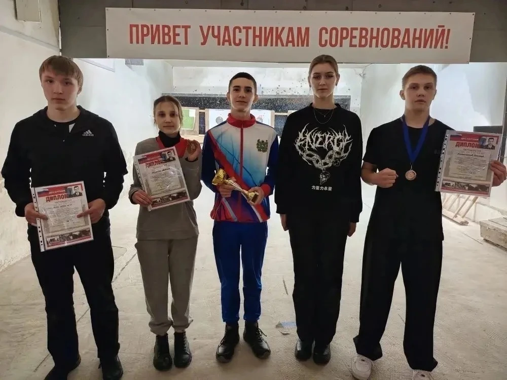 #Про_победы  2 марта прошли соревнования по пулевой стрельбе! Наша команда 8-х классов заняла 1 мест