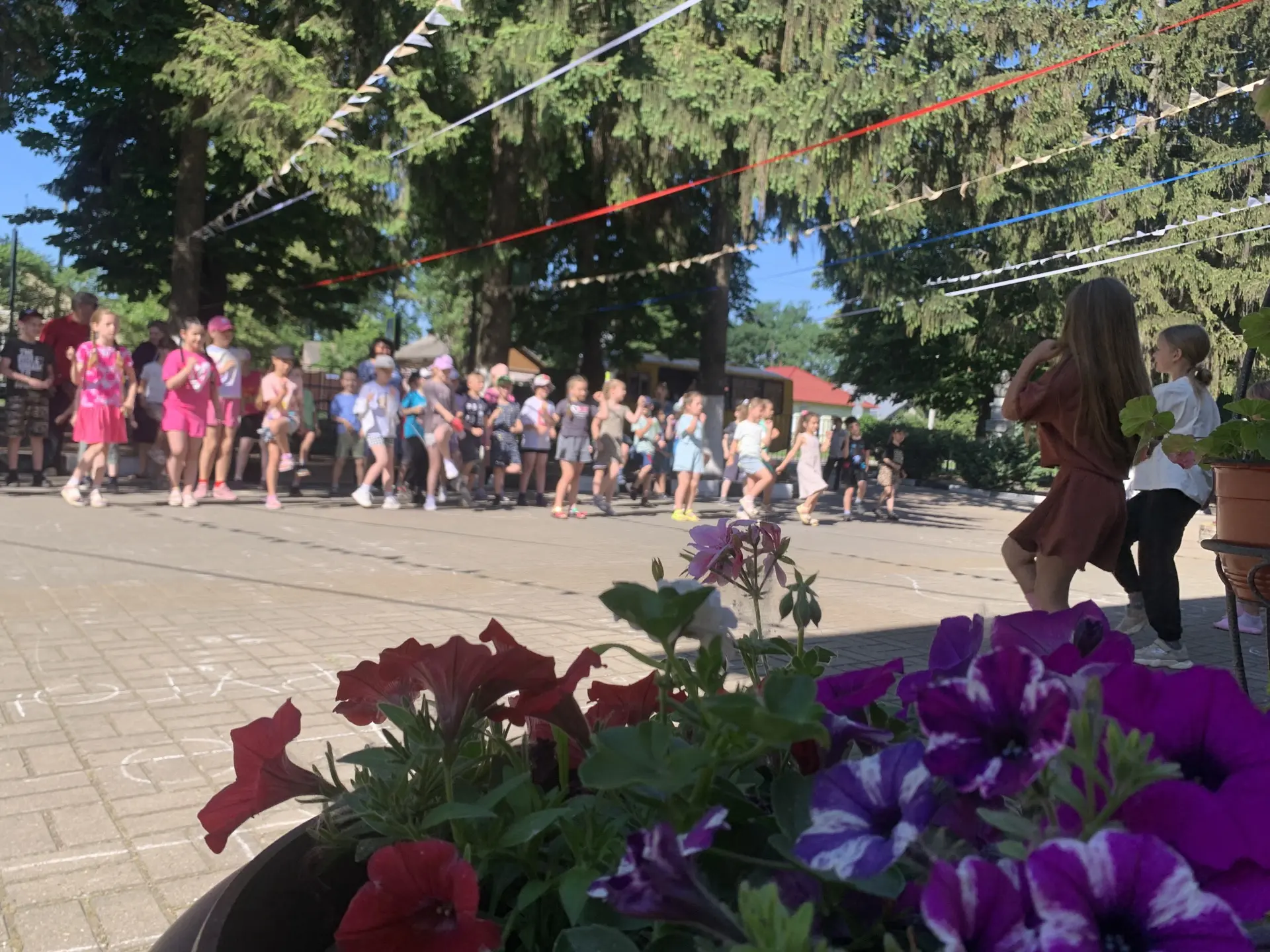 В лагере «Солнышко» сегодня было жарко от событий! ☀️

Сегодняшний день в нашем пришкольном лагере в