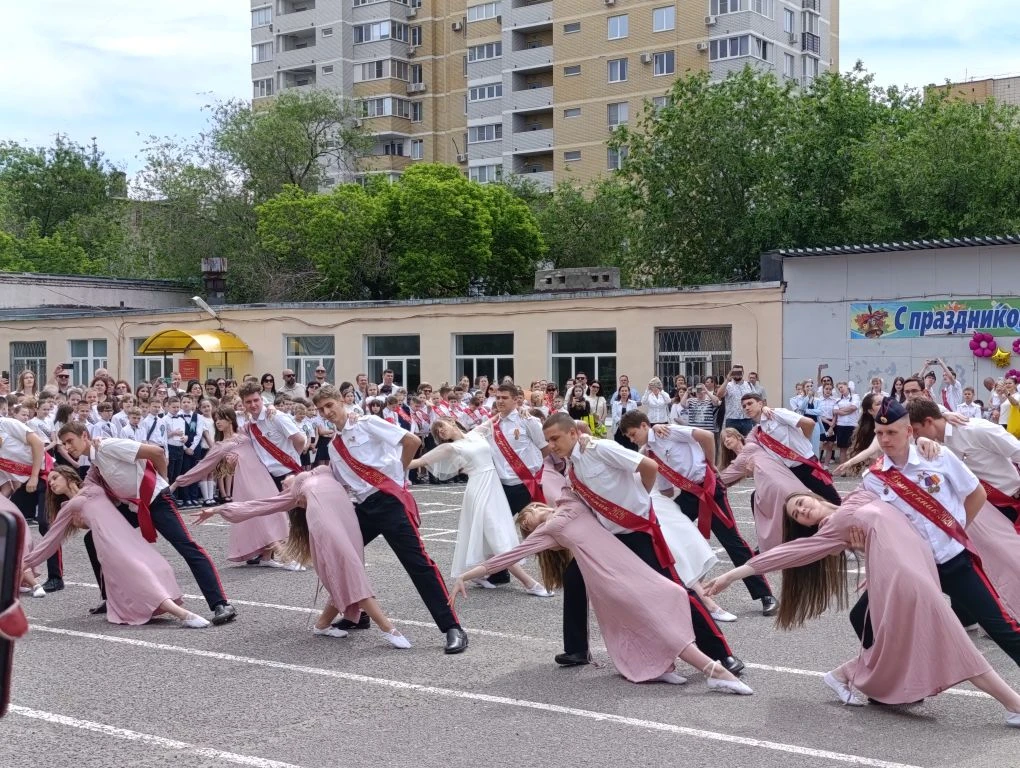 🎉 Последний звонок — начало новой главы! 🎉