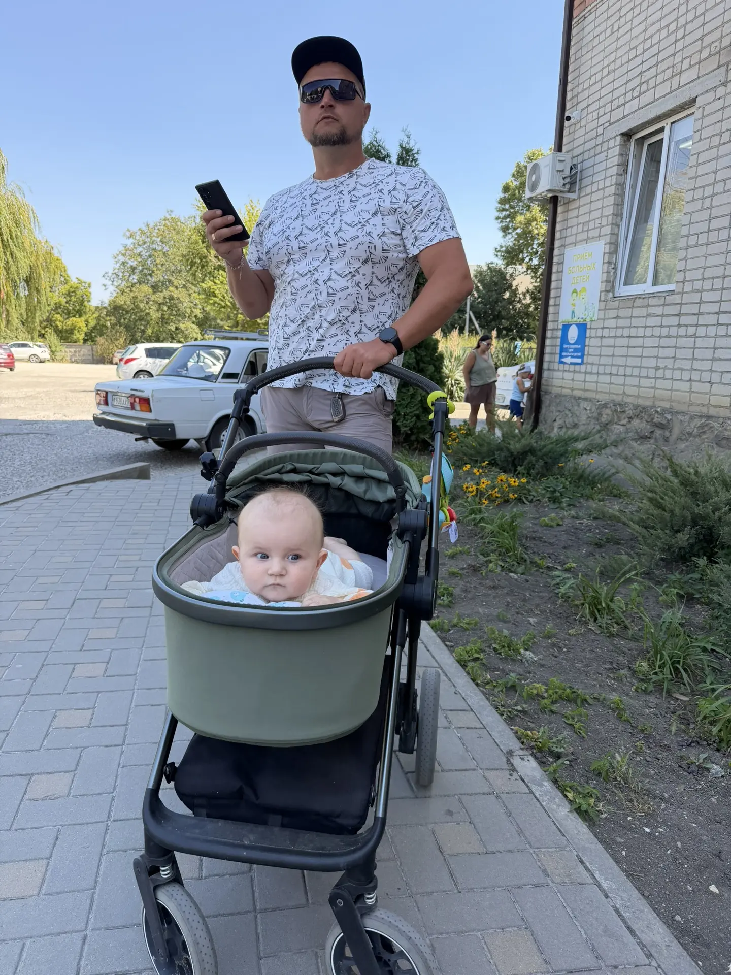 У нас сегодня плановый осмотр и прививка.
