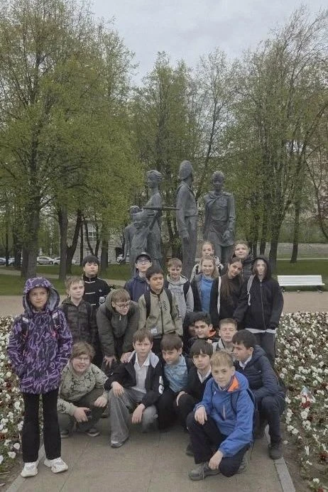 15 мая ученики 5Г класса нашей школы посетили выставку в Арт Галерее «Окна», посвящённую 90-летию Ка