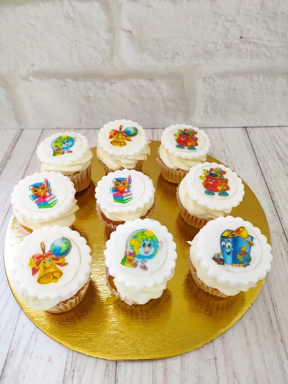 ⚡️Принимаем заказы на капкейки с тематикой на 1 сентября!🧁