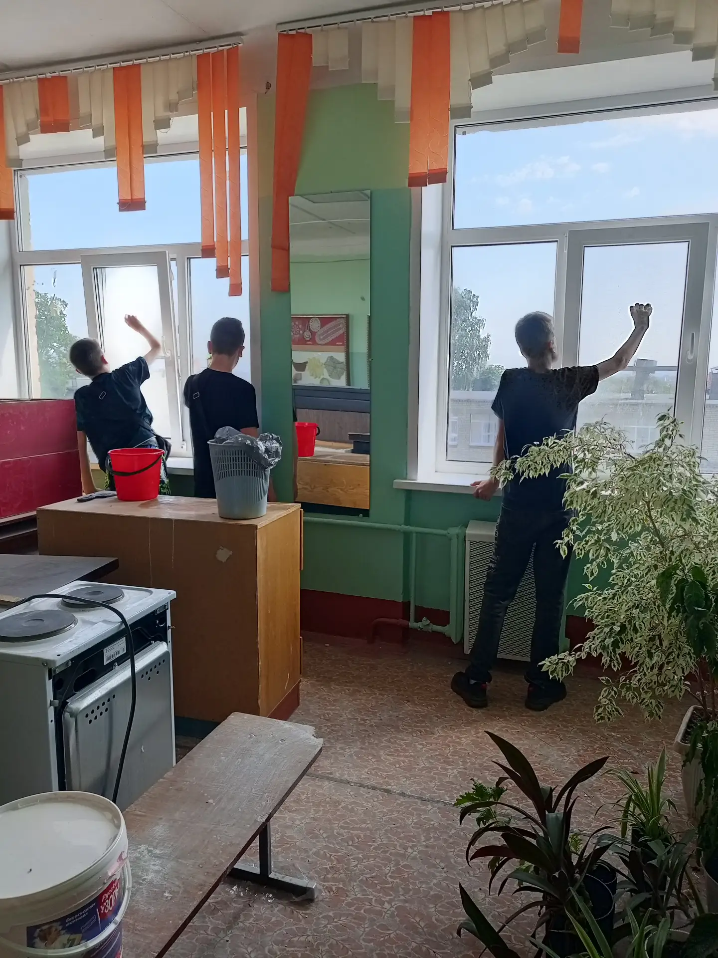 📌Летняя трудовая практика в нашей школе продолжается......

🌞Лето – время игр, развлечений, снятия