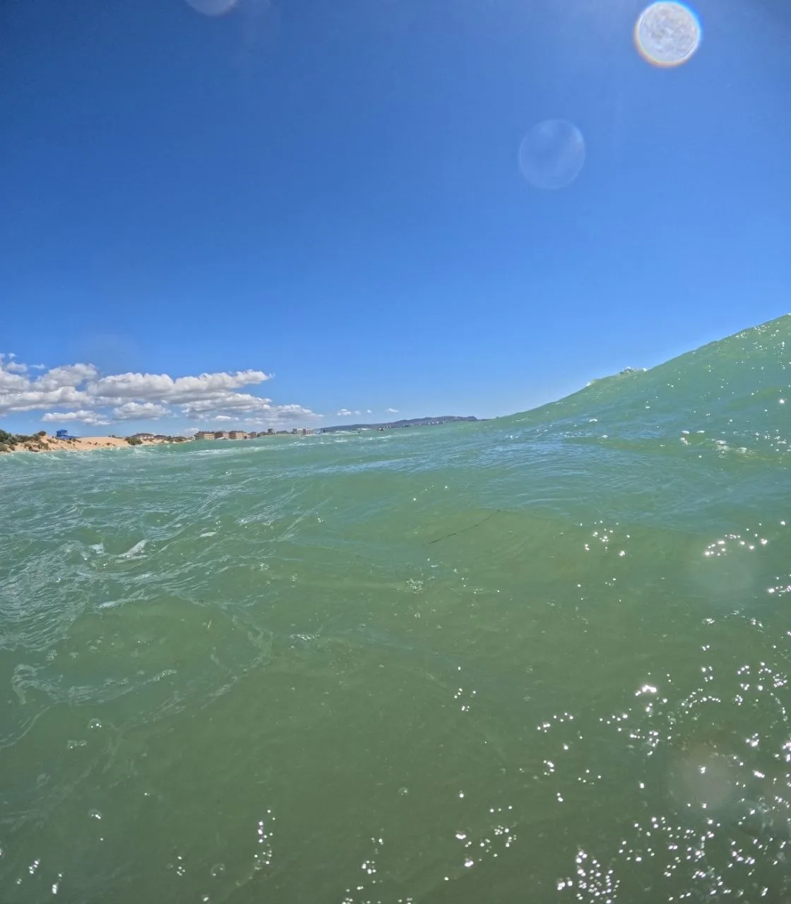⛔ 29 июля днём в Анапе на море сильный шторм, купание запрещено. 🌊