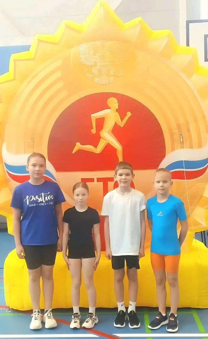Поздравляем команду школьного спортивного клуба «Факел» (Артемова Мария, Грицкова Яросл...