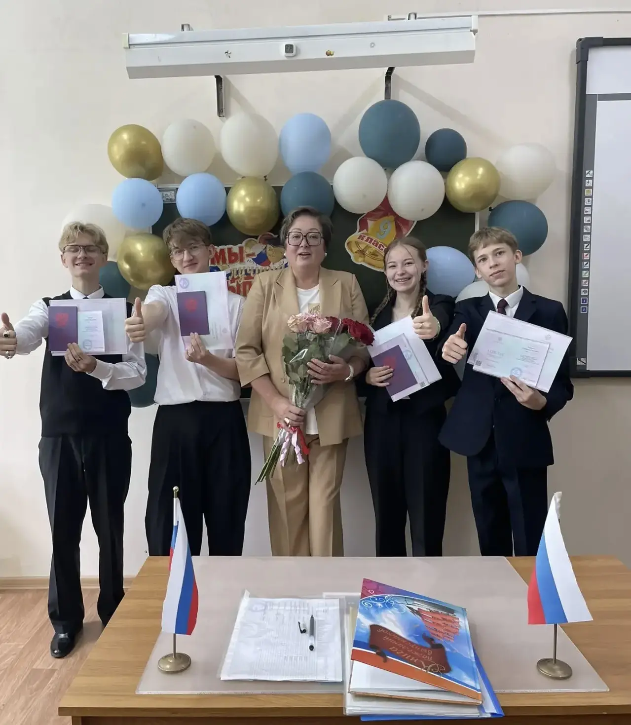 Ну вот и все, впереди - взрослая жизнь 🎓

Ах, как же быстро летит время. Кажется, что совсем недавн