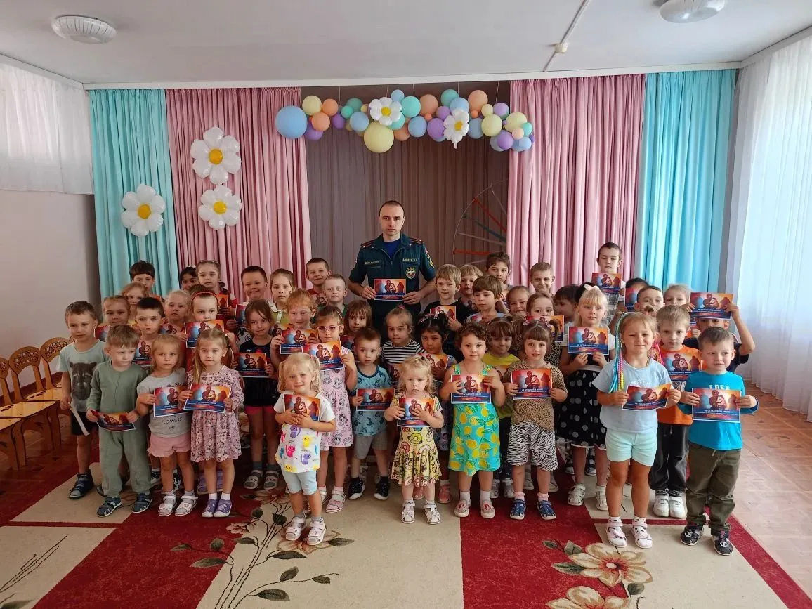 🌱 «Сказка» учит безопасному лету🚒 
 
✅Сотрудники ОНД и ПР по г.о. Ступино пришли в гости к нашим р