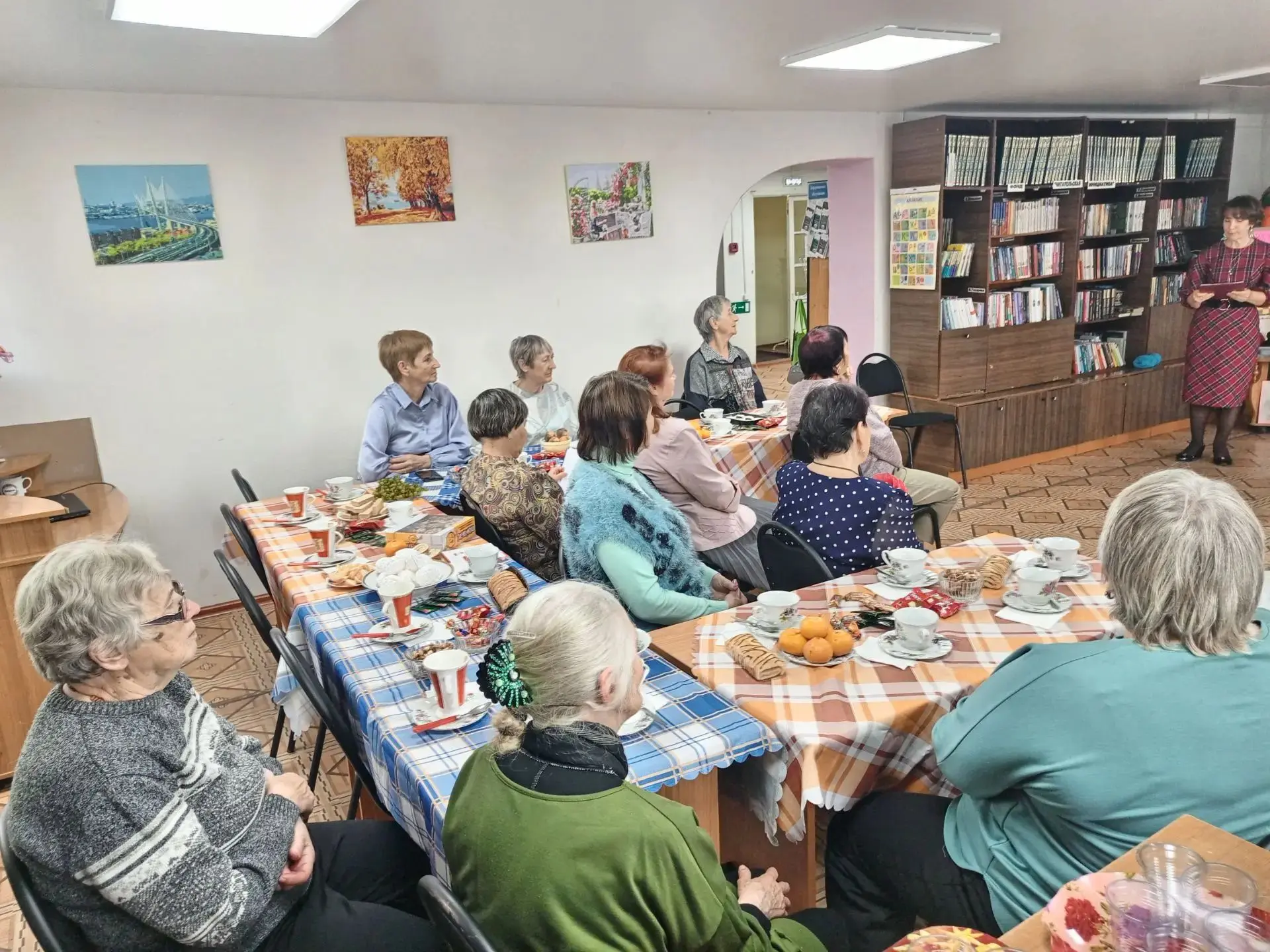 В библиотеке прошла тёплая и душевная встреча, приуроченная ко Дню мудрого человека. Ат...