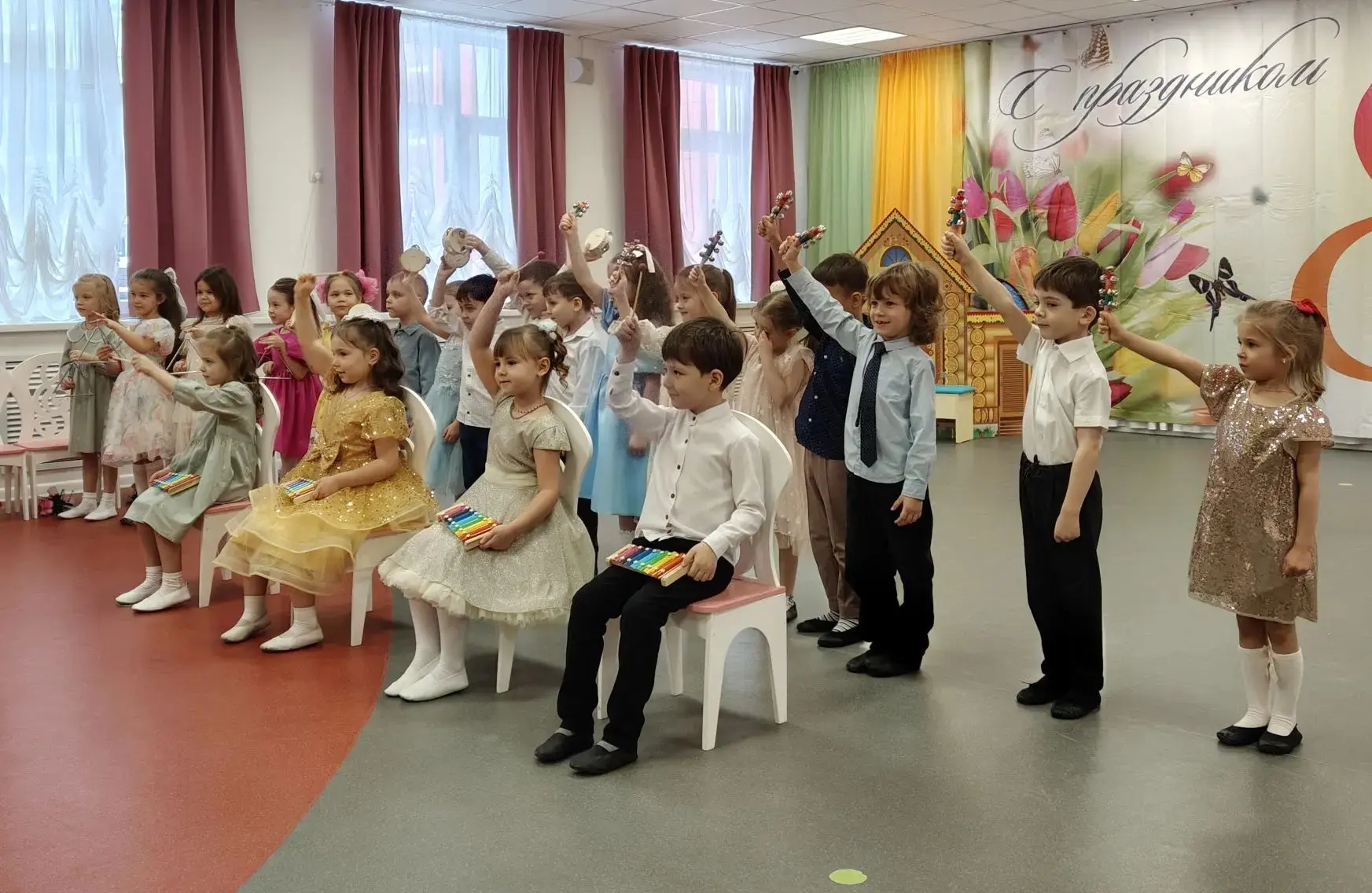 🌞Море улыбок и веселья в начале весны!  ⚘️В преддверии праздника весны и красоты воспитанники старши