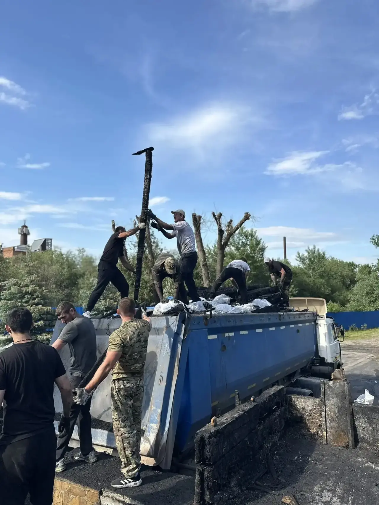 Сегодня для нашего города особенно важно быть рядом друг с другом. 🙏🏻

Пожар в Свято-Никольской це
