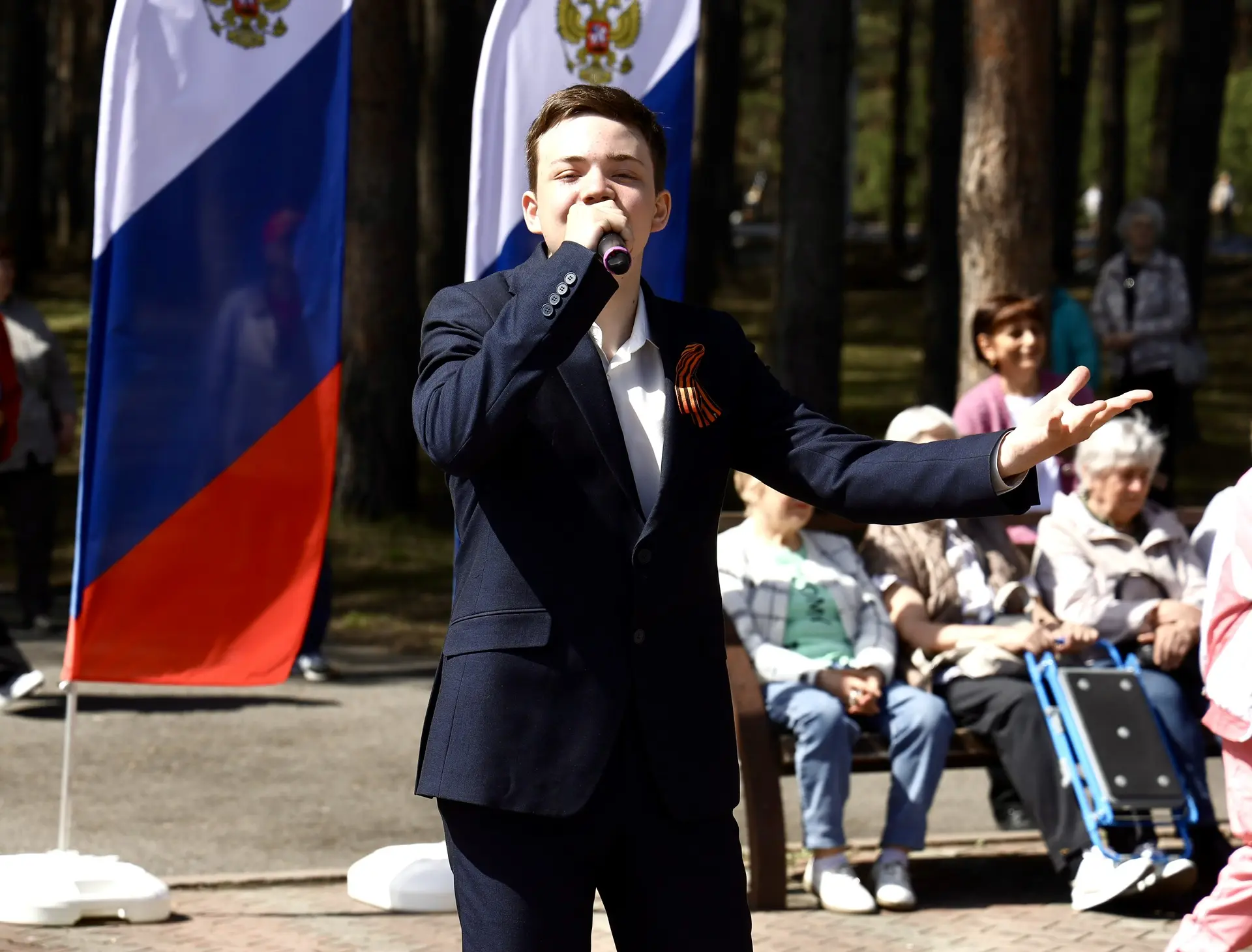 🌸 Встретили Первомай концертом на свежем воздухе в Молодёжном парке!