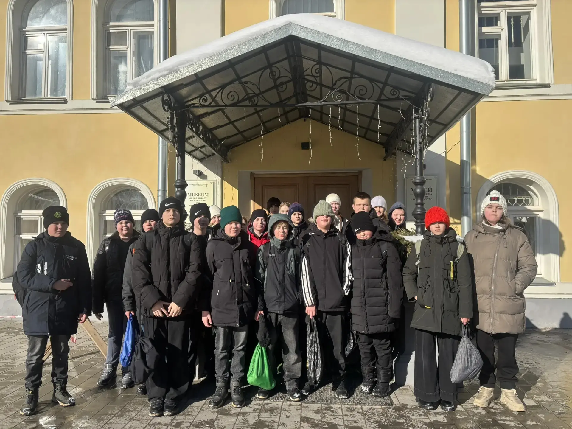 Ученики 6а класса гимназии  побывали на  выставке ««Воин. Миротворец. Молитвенник» в му...