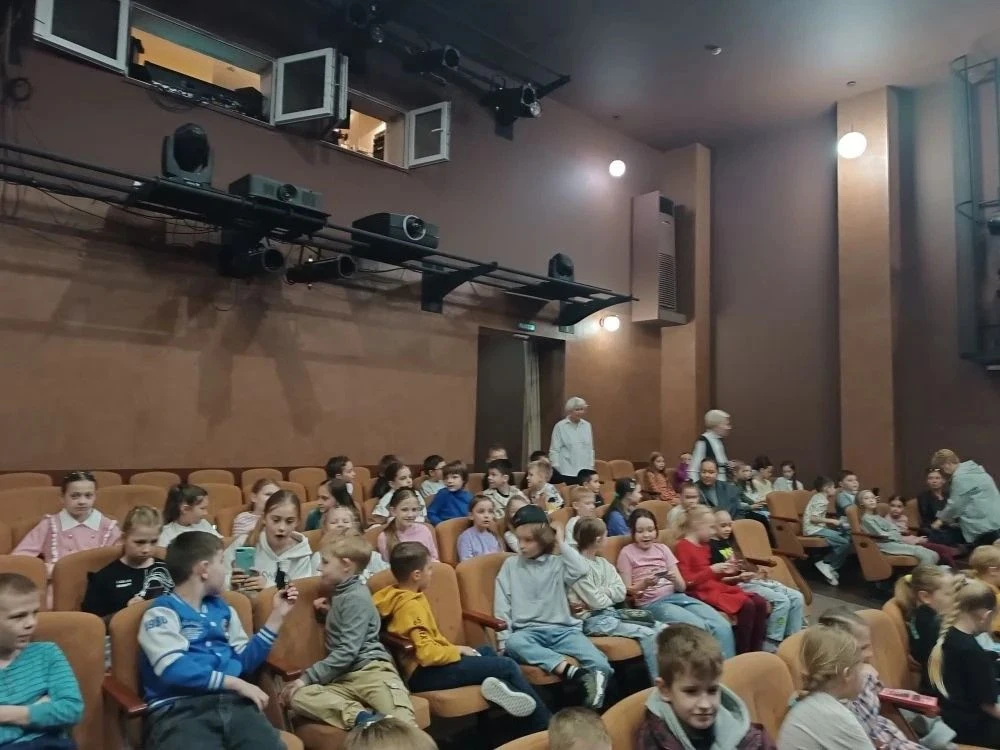 "ВНЕШКОЛЬНЫЕ МЕРОПРИЯТИЯ"🎭🏛🎬🎪  24 апреля в начальной школе был день театра. Ребята 1-А (кл.рук. Суга