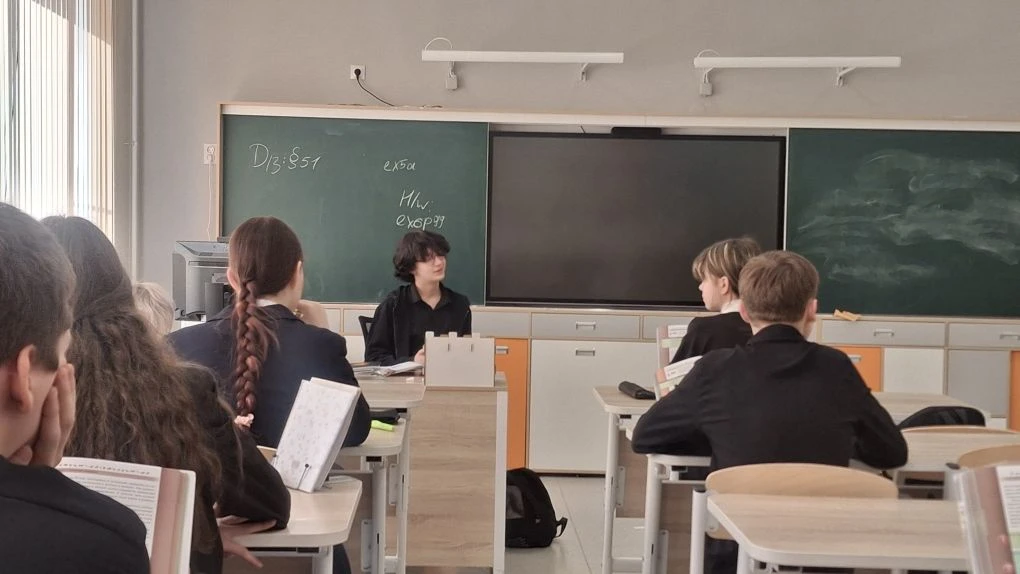 Сегодня в нашей 32-й школе г.Йошкар-Олы проходит  День самоуправления  Старшеклассники на один день 