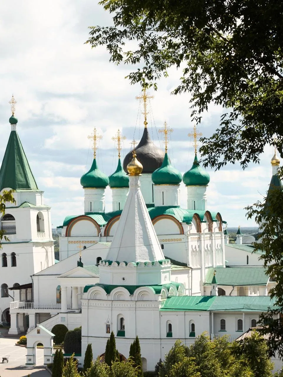 ⛪ Вознесенский Печерский монастырь, Нижний Новгород
Один из старейших монастырей России, история кот