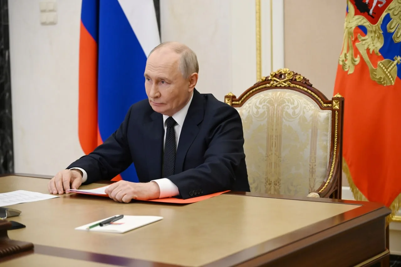 Президент по видеосвязи провёл оперативное совещание с членами Совета Безопасности